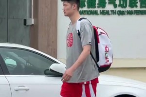 无奈！詹姆斯曾言：即使像我这么有钱的黑人，还是被很多人歧视